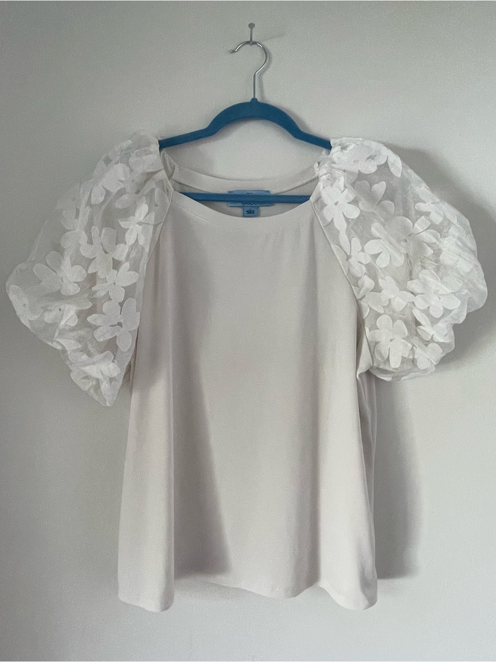 CeCe White Mixed Media Top 3D Floral Embroidered Puff Mesh Sleeve L